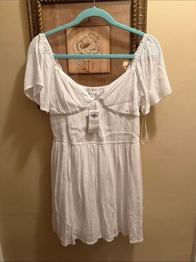NWT HOLLISTER White Off-Shoulder Smocked Bust Mini Romper